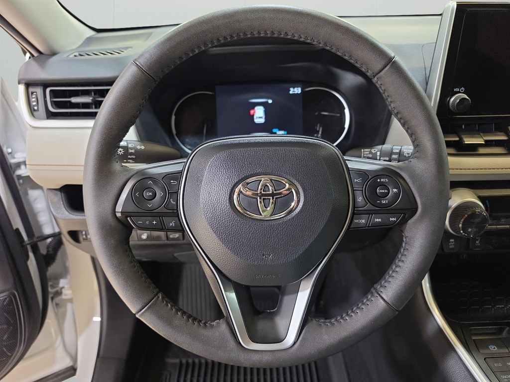 Used 2025 Toyota RAV4 XLE w/ Convenience Package AWD/4WD image 15