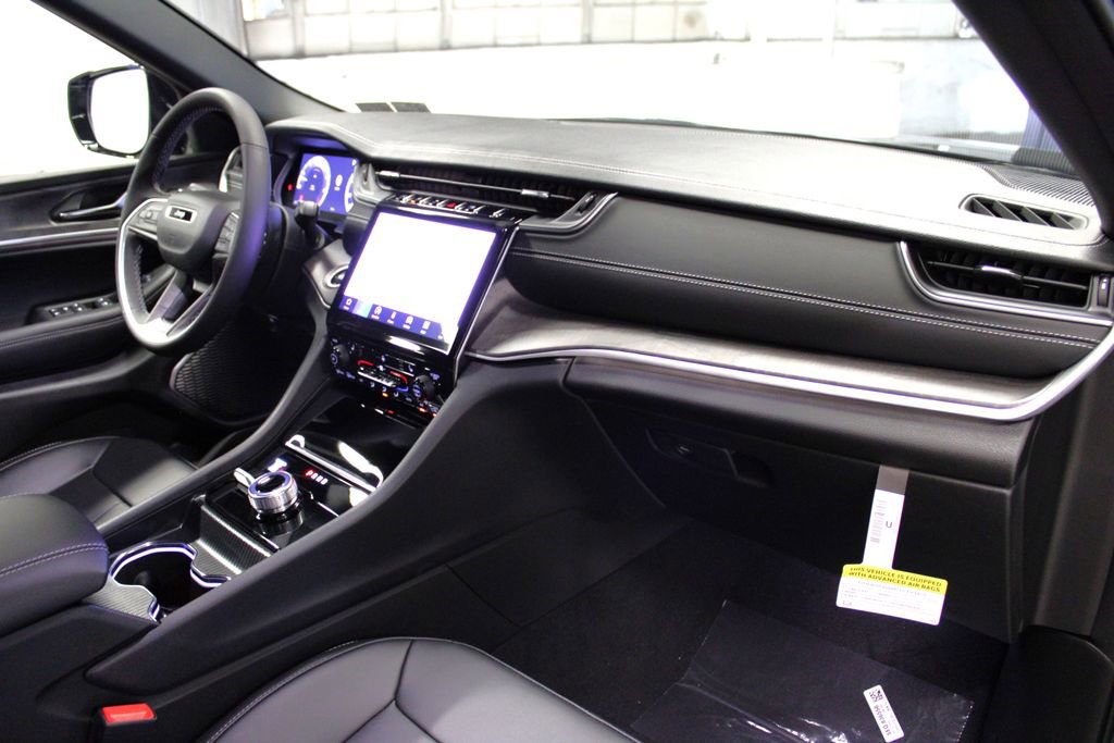 New 2025 Jeep Grand Cherokee L Limited w/ Black Appearance Package image 37