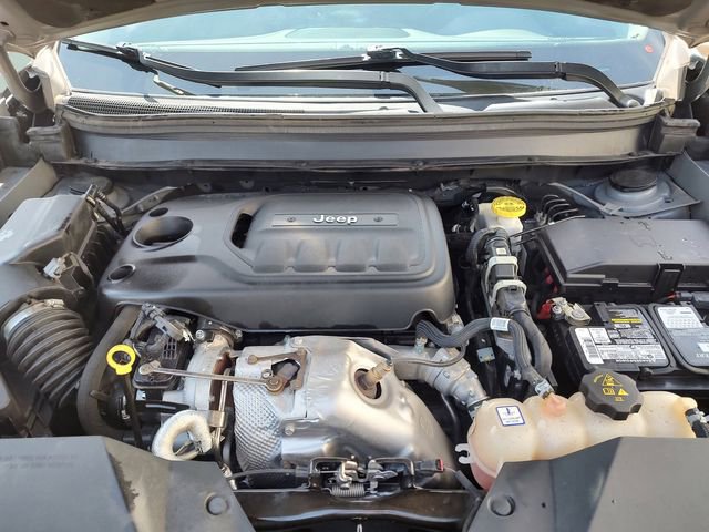 Used 2021 Jeep Cherokee Latitude Lux w/ Comfort/Convenience Group FWD image 32