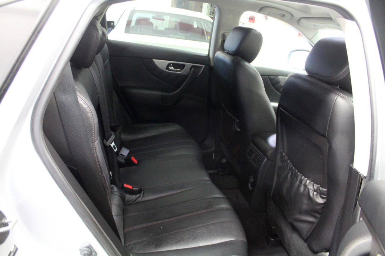 Used 2017 INFINITI QX70 AWD w/ Premium Package image 27