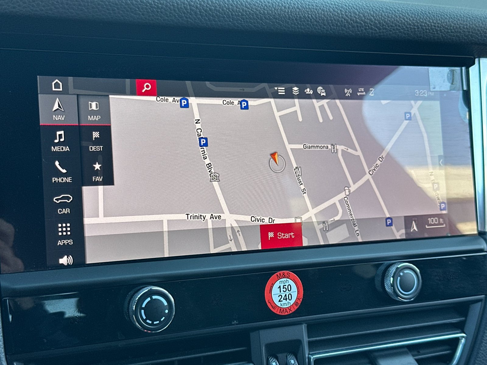 Certified 2026 Porsche Macan AWD/4WD image 18