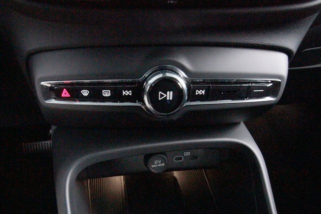 Certified 2025 Volvo XC40 B5 Core w/ Protection Package Premier image 13