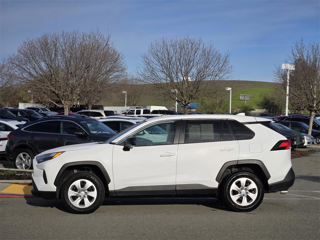 Used 2024 Toyota RAV4 LE image 7