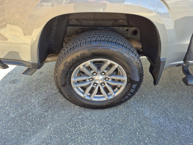 Used 2024 Chevrolet Colorado LT w/ LT Convenience Package II image 9