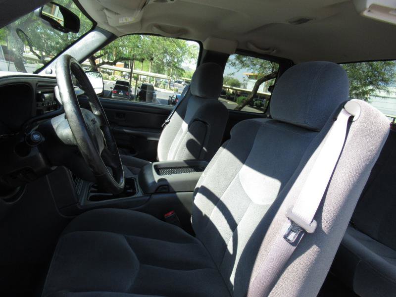 Used 2004 GMC Sierra 2500 SLE w/ Heavy-Duty Power Package image 16