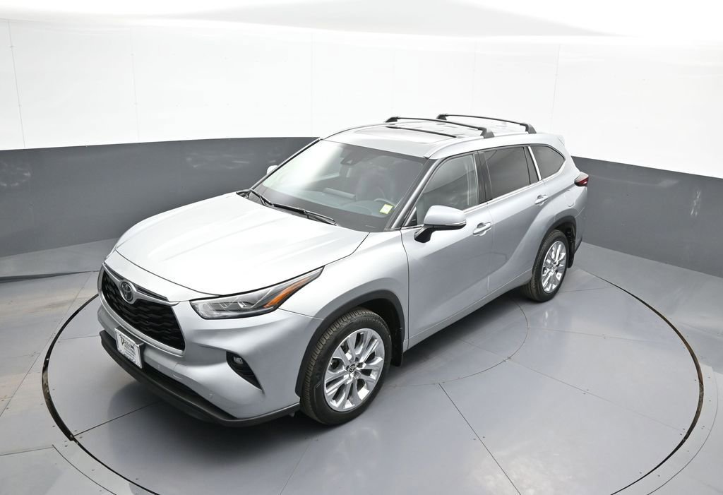 Certified 2024 Toyota Highlander Limited AWD/4WD image 36