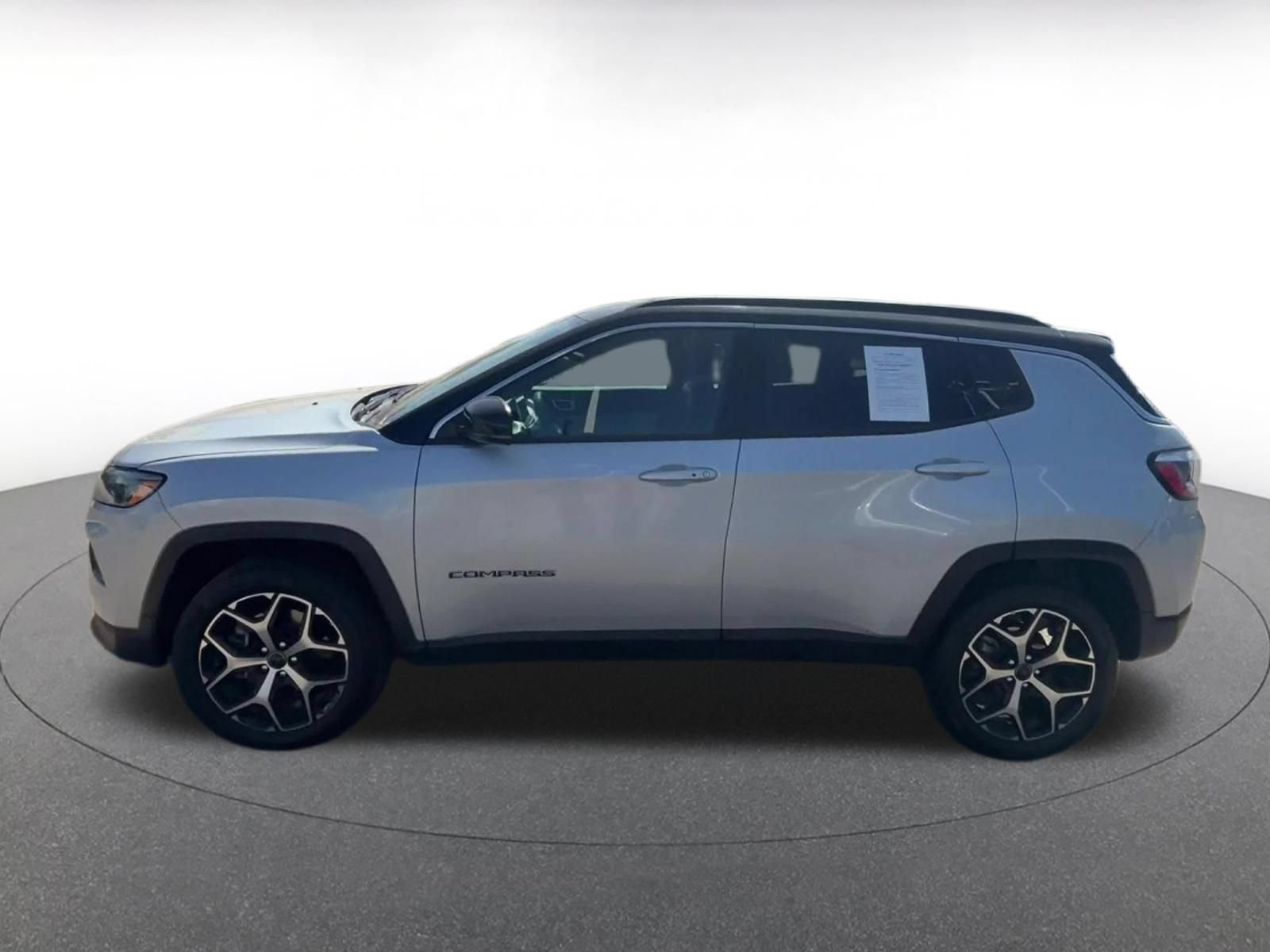 Used 2025 Jeep Compass Limited AWD/4WD image 9