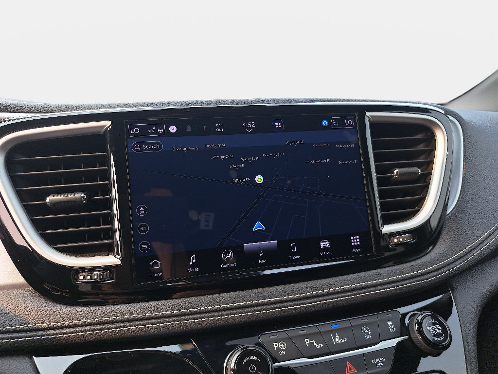 Certified 2023 Chrysler Pacifica Touring-L w/ Uconnect Theater Family Group AWD/4WD image 26