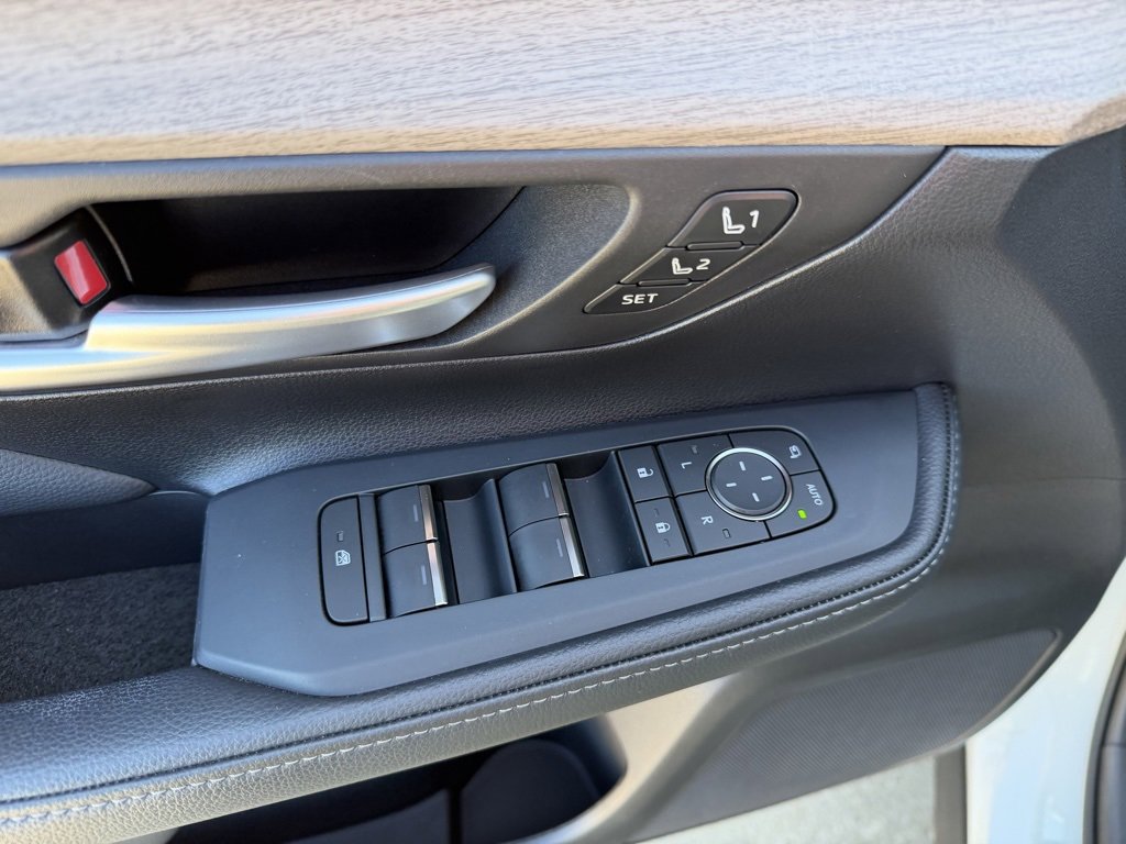 Certified 2025 Toyota Grand Highlander AWD image 9
