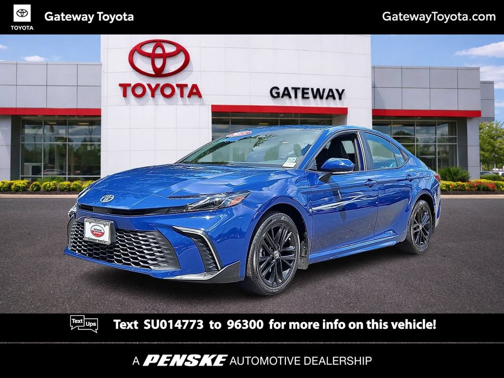 Used 2025 Toyota Camry SE AWD/4WD image 1
