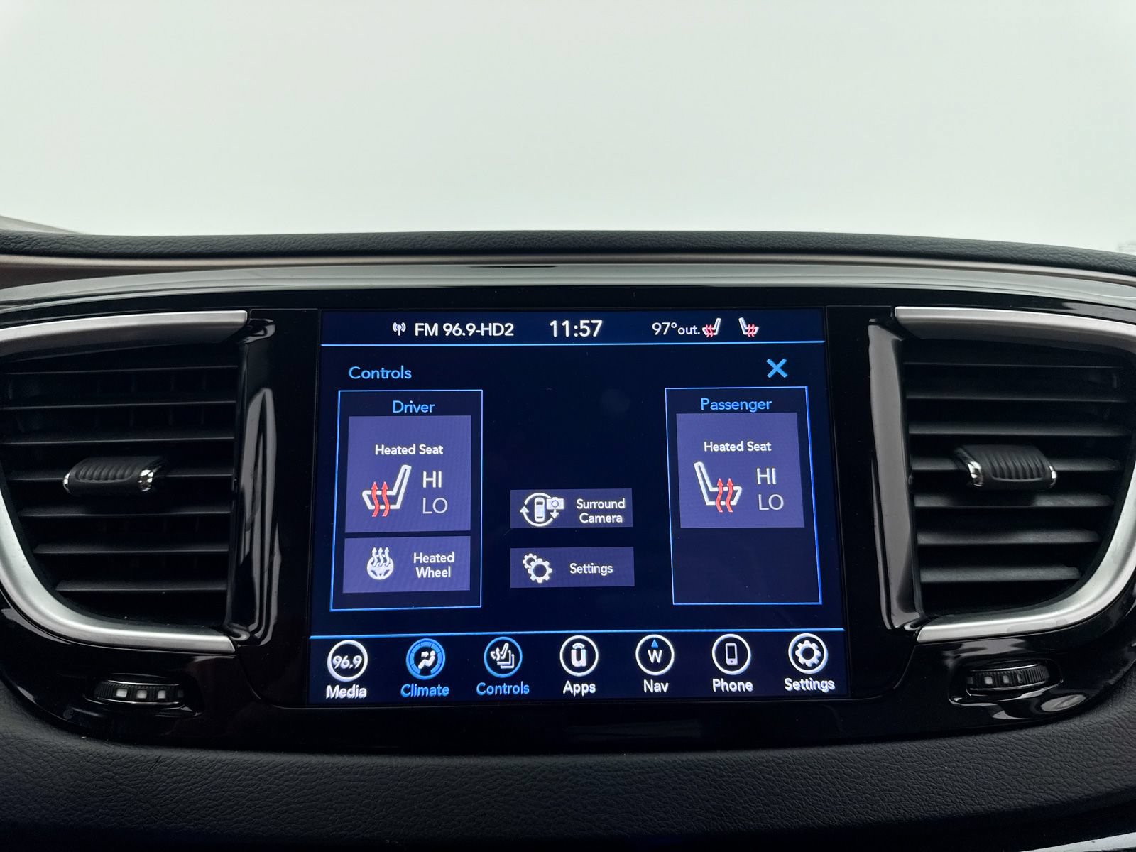 Used 2018 Chrysler Pacifica Touring-L Plus w/ Advanced Safetytec Group FWD image 24