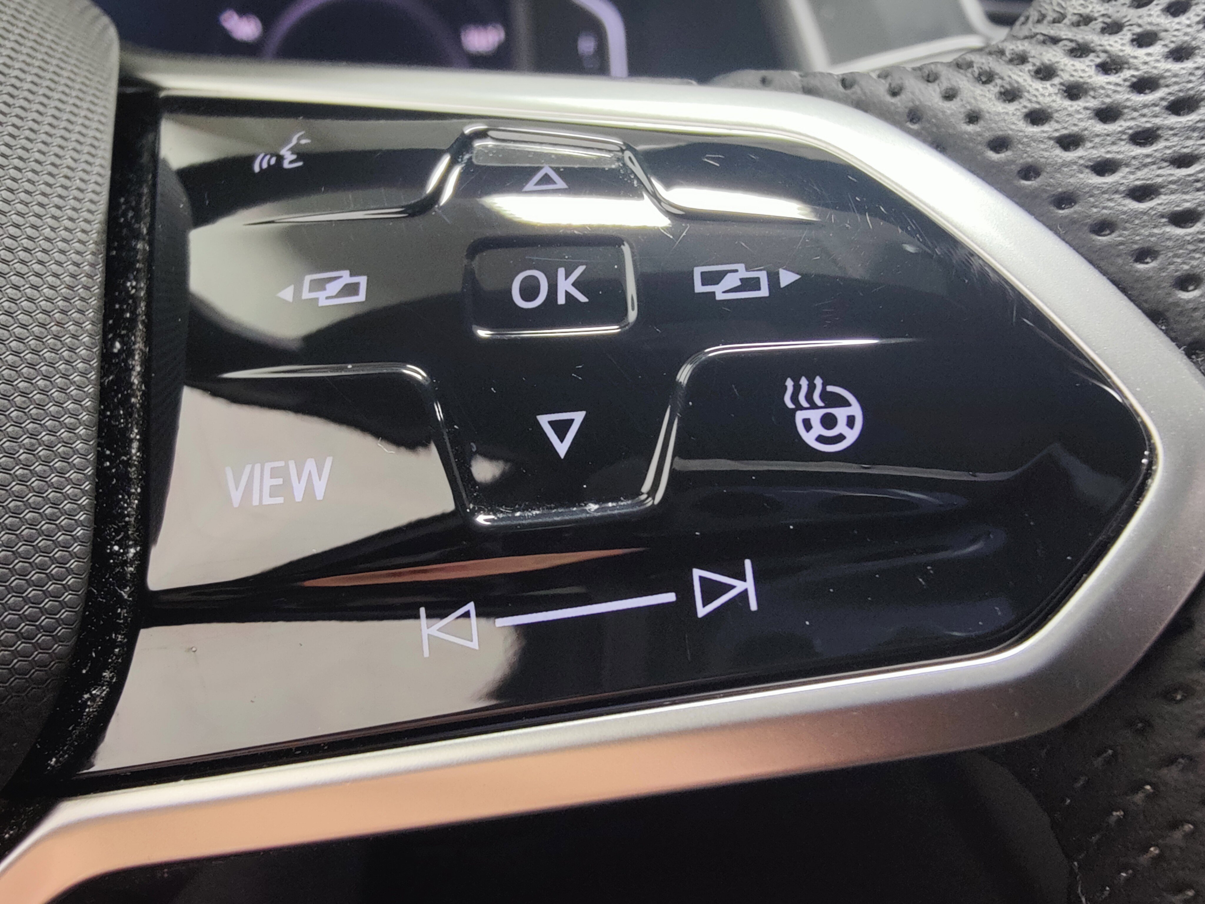 Used 2024 Volkswagen Tiguan SEL R-Line image 34