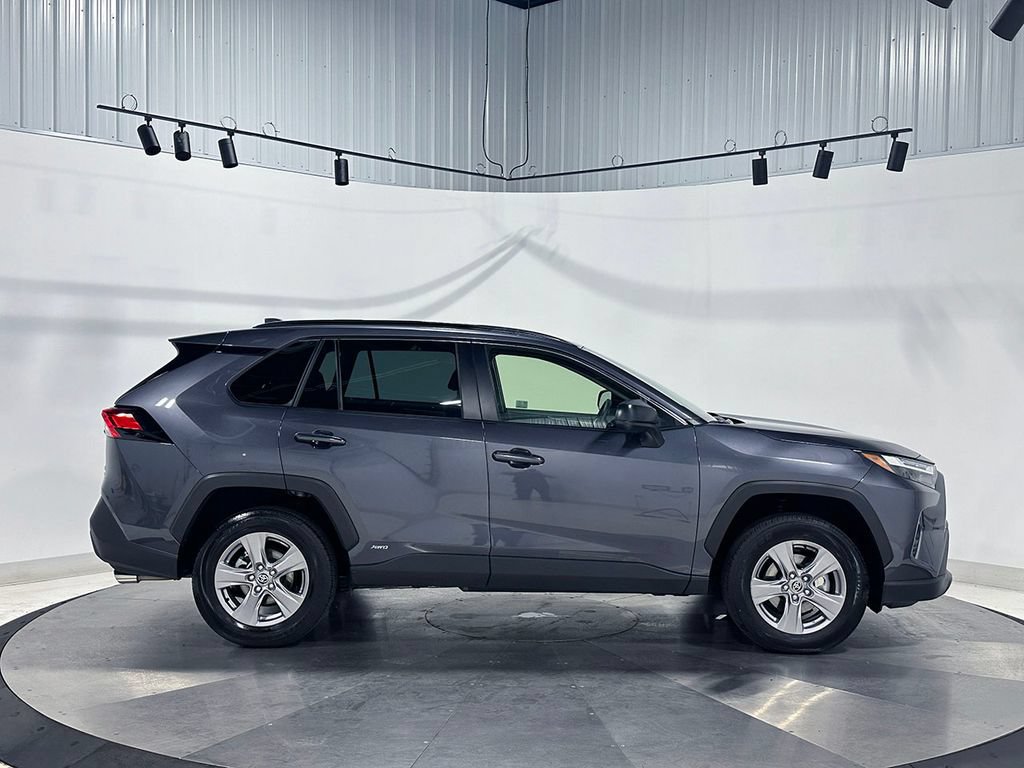 Used 2025 Toyota RAV4 LE AWD/4WD image 9