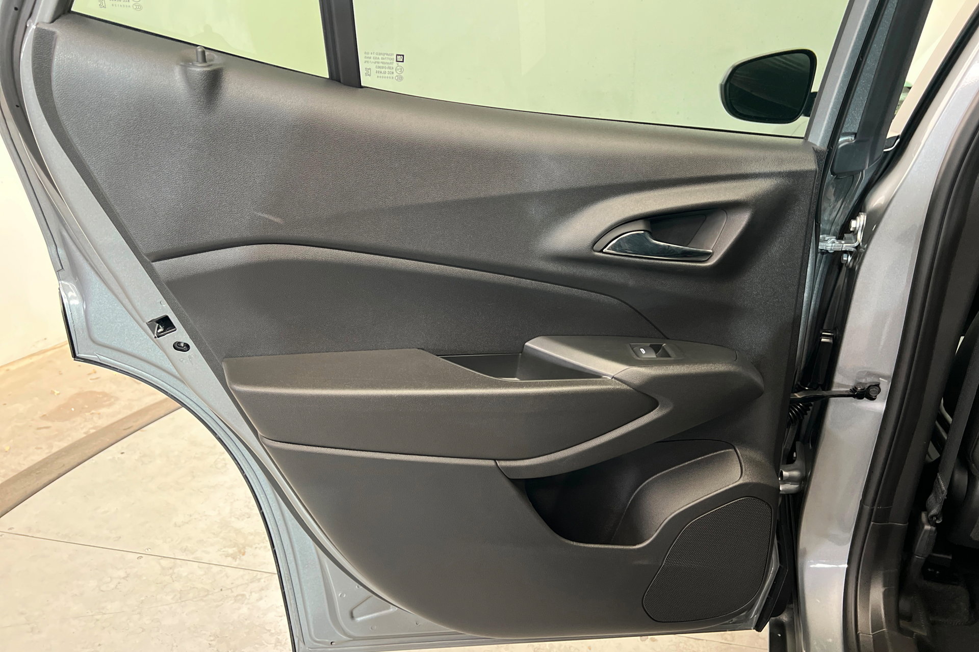 Used 2025 Chevrolet Trax LT w/ LT Convenience Package FWD image 19