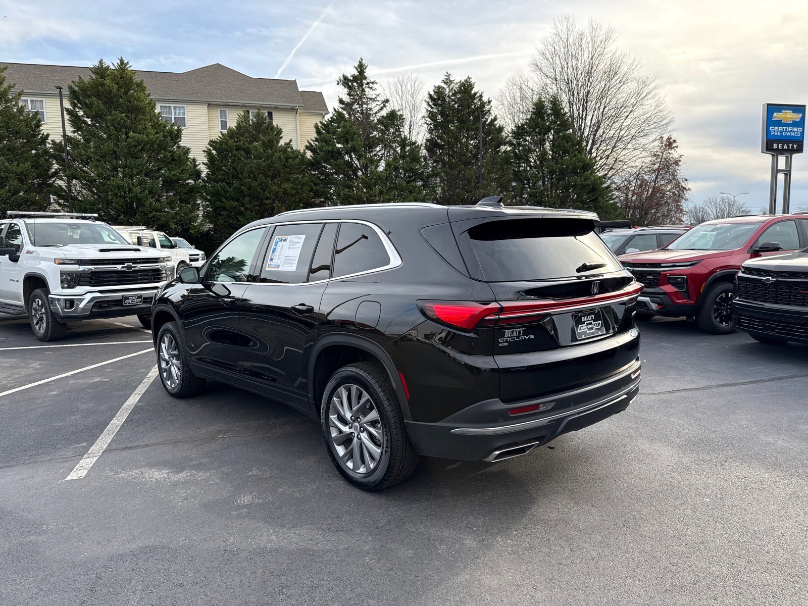 Used 2025 Buick Enclave Preferred image 5