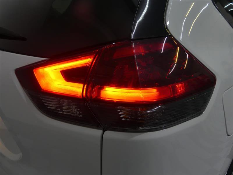 Used 2019 Nissan Rogue SV image 13