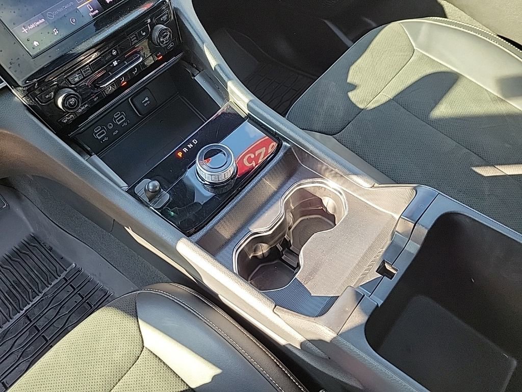 Used 2025 Jeep Grand Cherokee Altitude AWD/4WD image 9