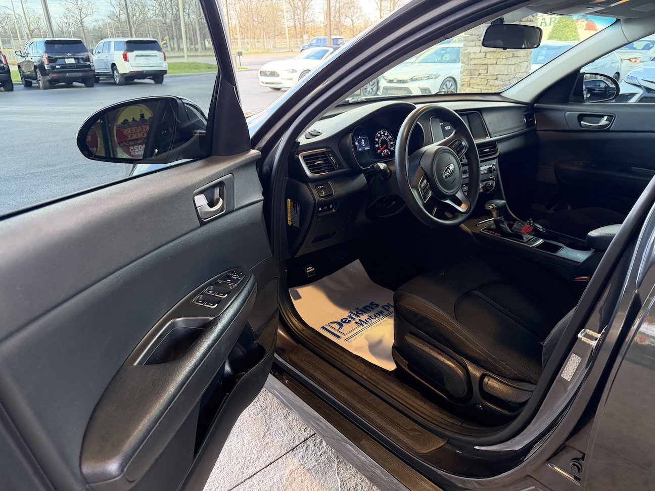 Used 2018 Kia Optima LX image 2