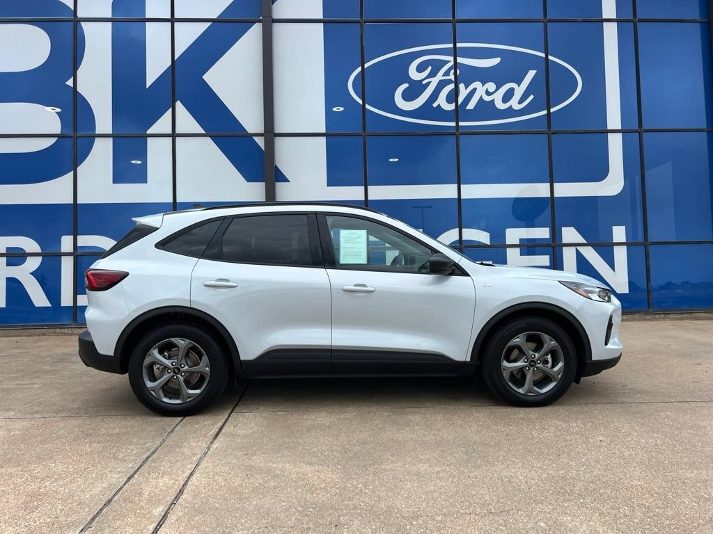 Used 2025 Ford Escape ST-Line w/ Equipment Group 301A FWD image 4