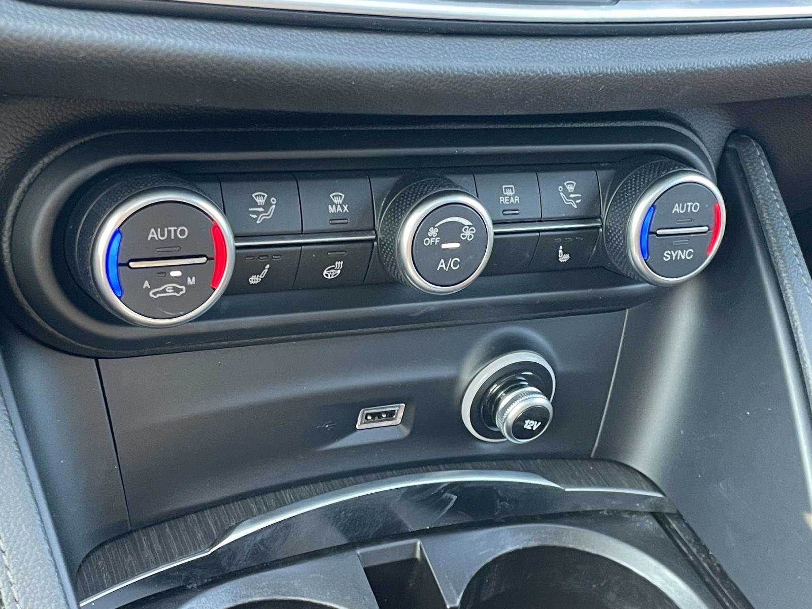 Used 2022 Alfa Romeo Stelvio Ti image 6