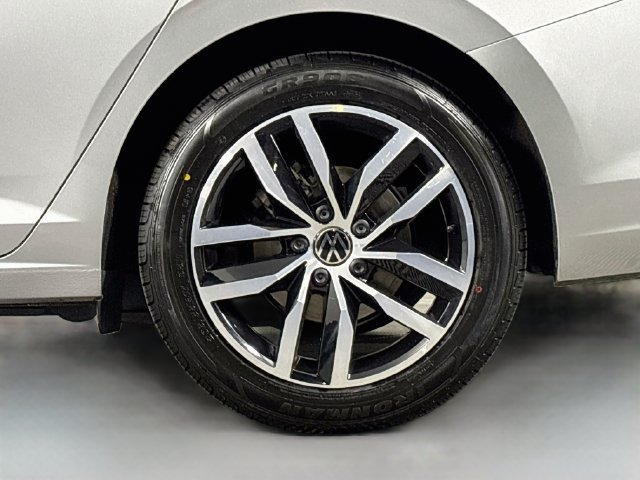 Used 2025 Volkswagen Jetta SE FWD image 34