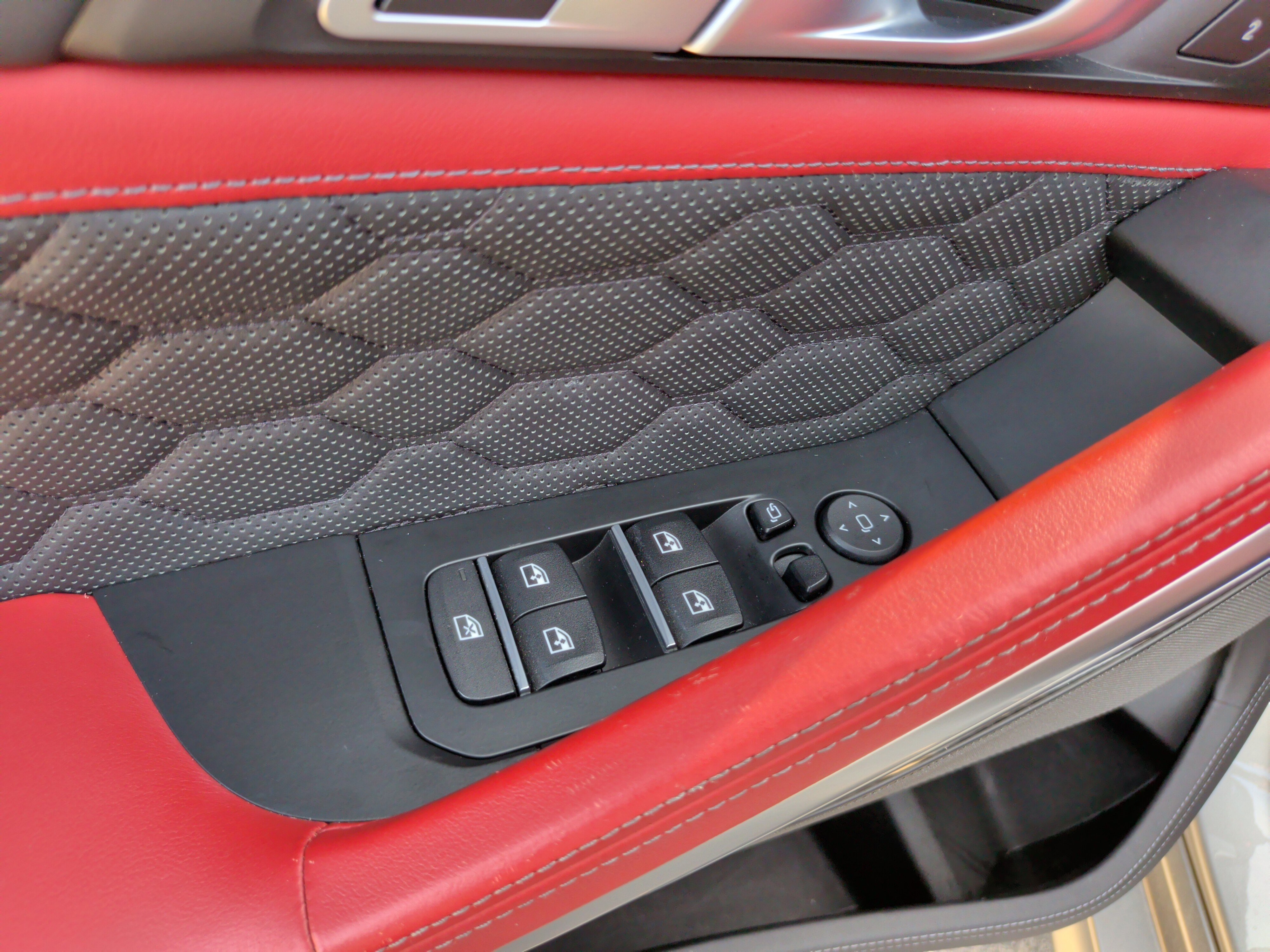 Used 2022 BMW X6 M Competition w/ Competition Package image 31