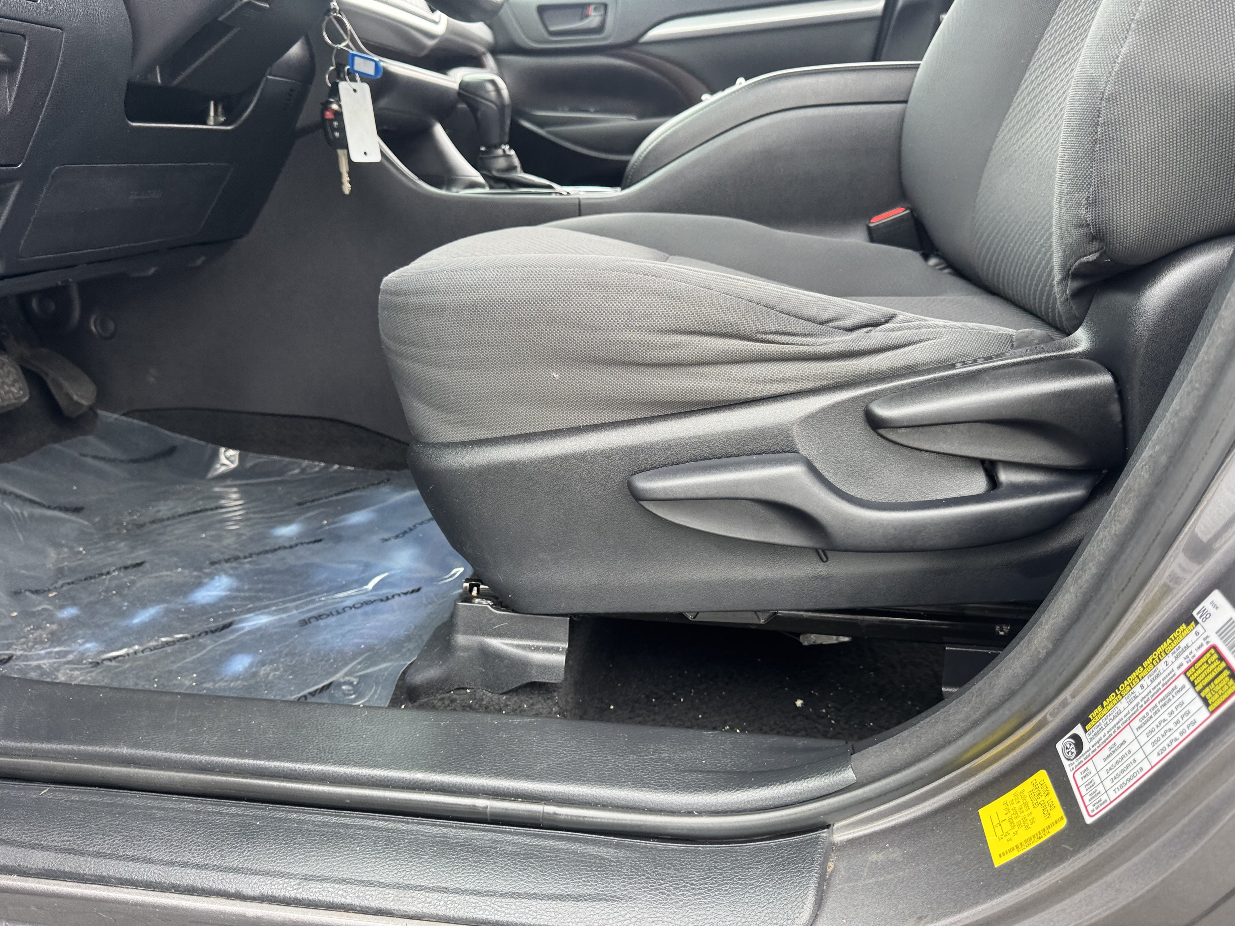 Used 2018 Toyota Highlander LE FWD image 34
