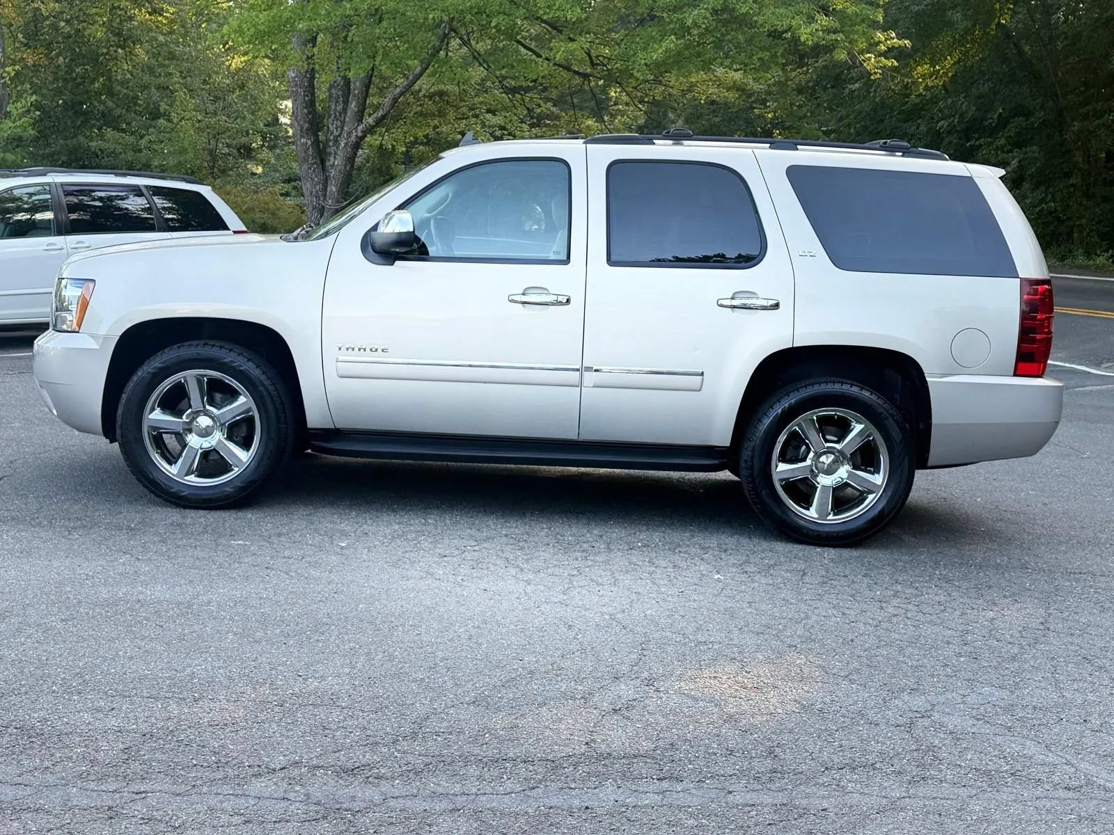 Used 2011 Chevrolet Tahoe LTZ AWD/4WD image 4