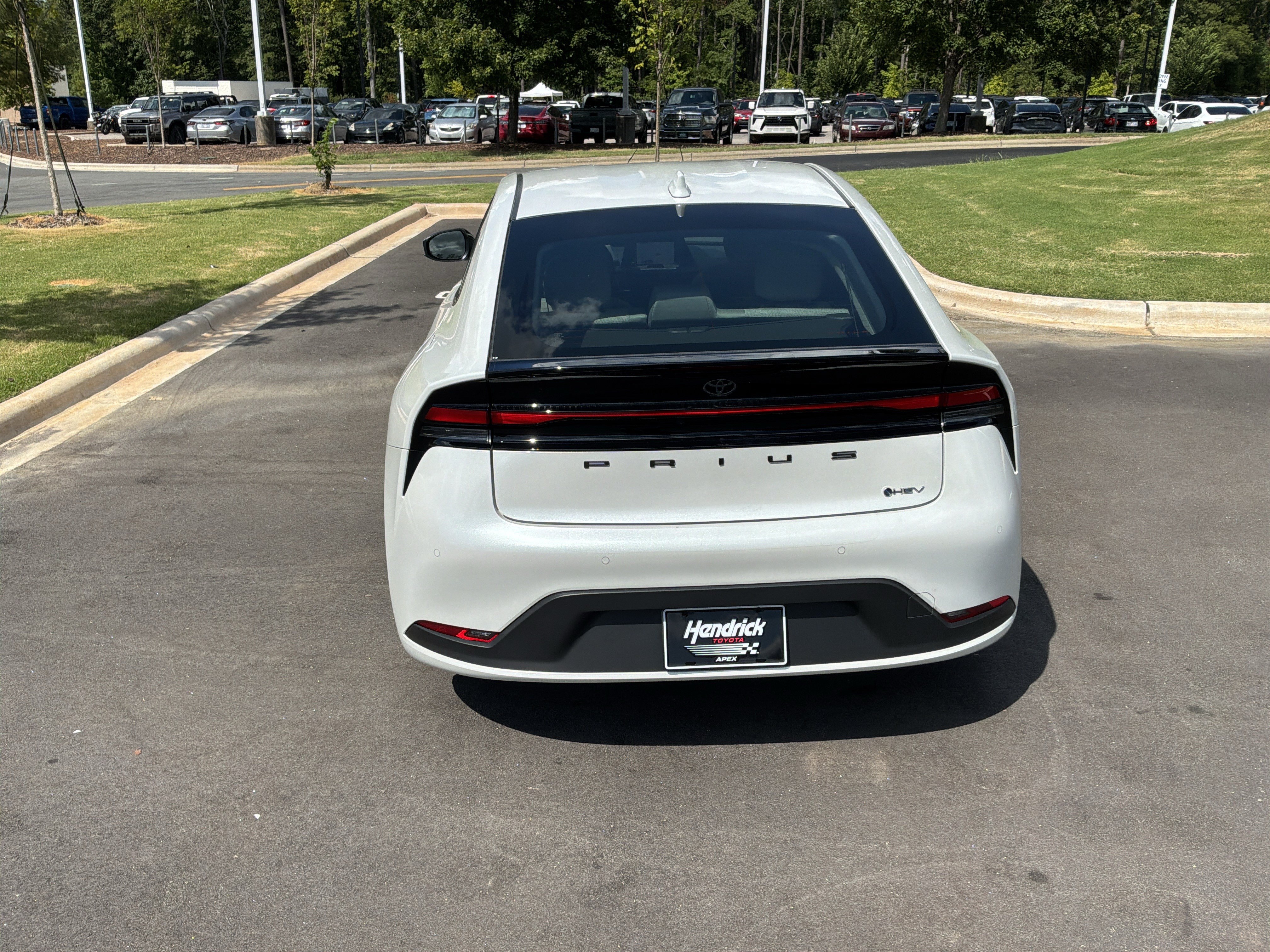 Used 2024 Toyota Prius LE FWD image 9