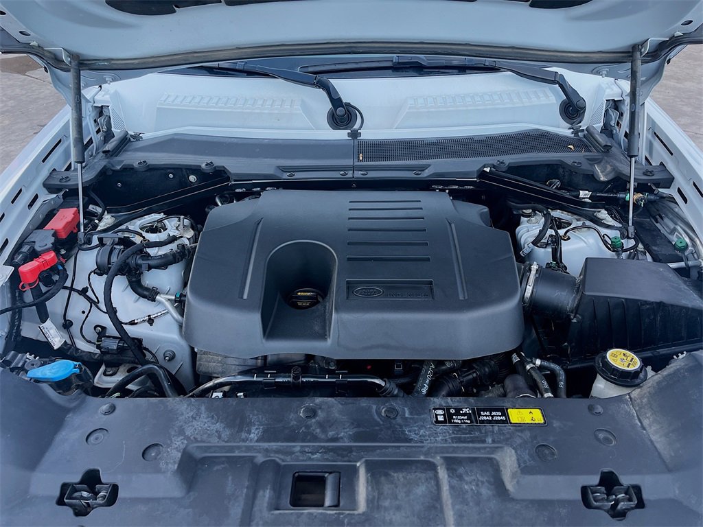 Used 2023 Land Rover Defender 130 SE image 33