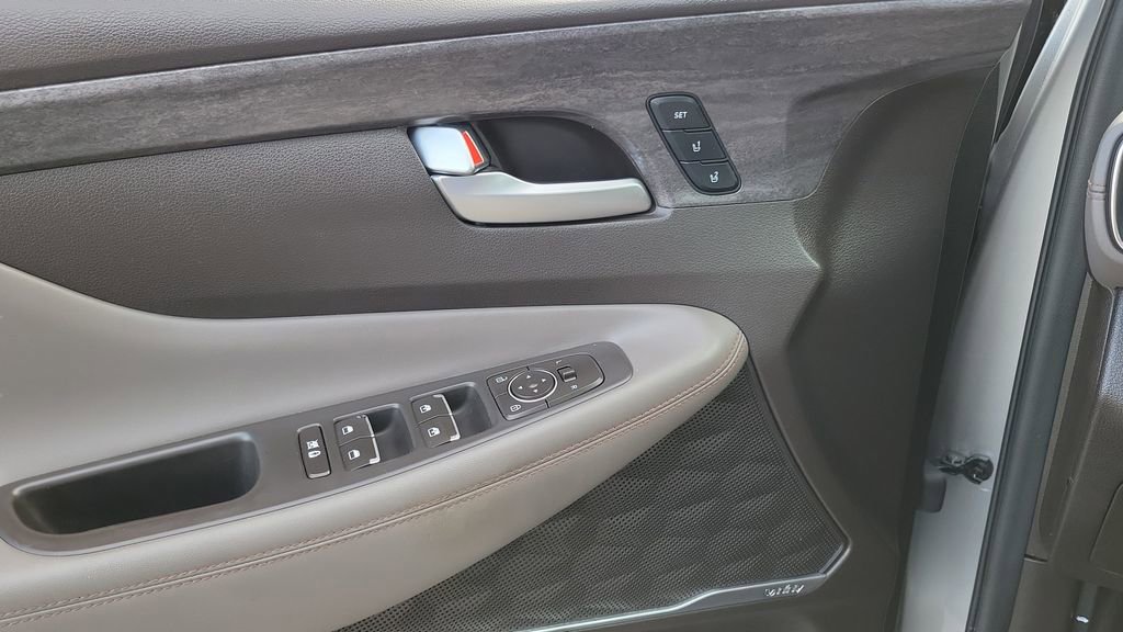Used 2020 Hyundai Santa Fe Limited image 32