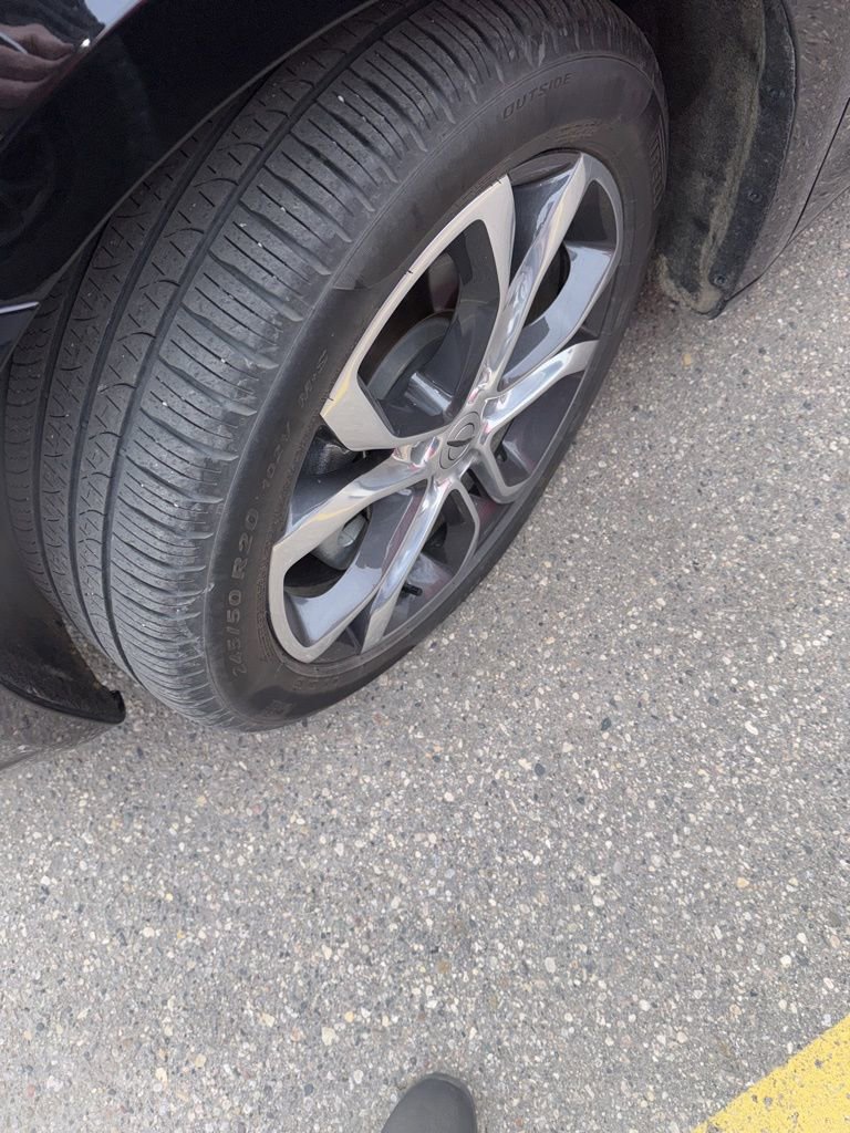 Used 2024 Chrysler Pacifica Pinnacle FWD image 5