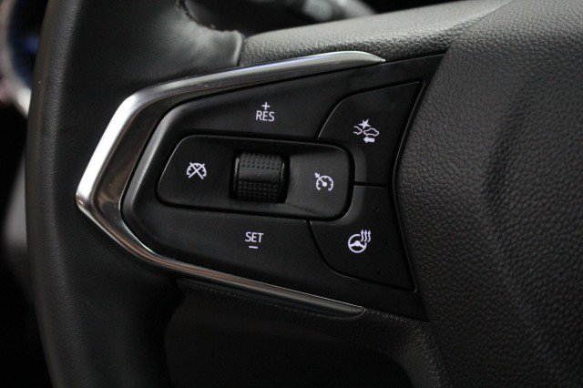 Used 2025 Chevrolet Trax LT w/ LT Convenience Package FWD image 11