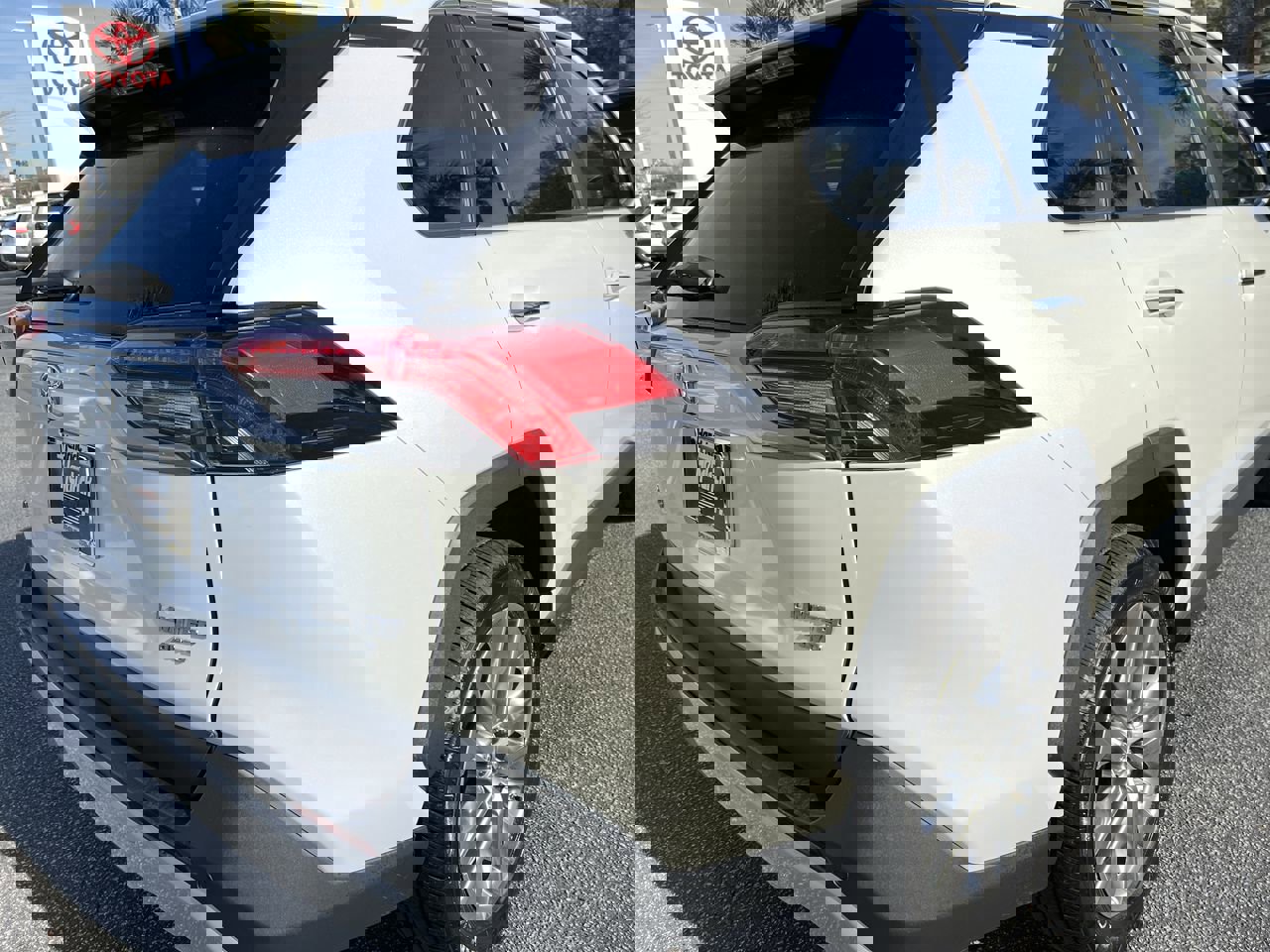 Used 2019 Toyota RAV4 Limited image 10