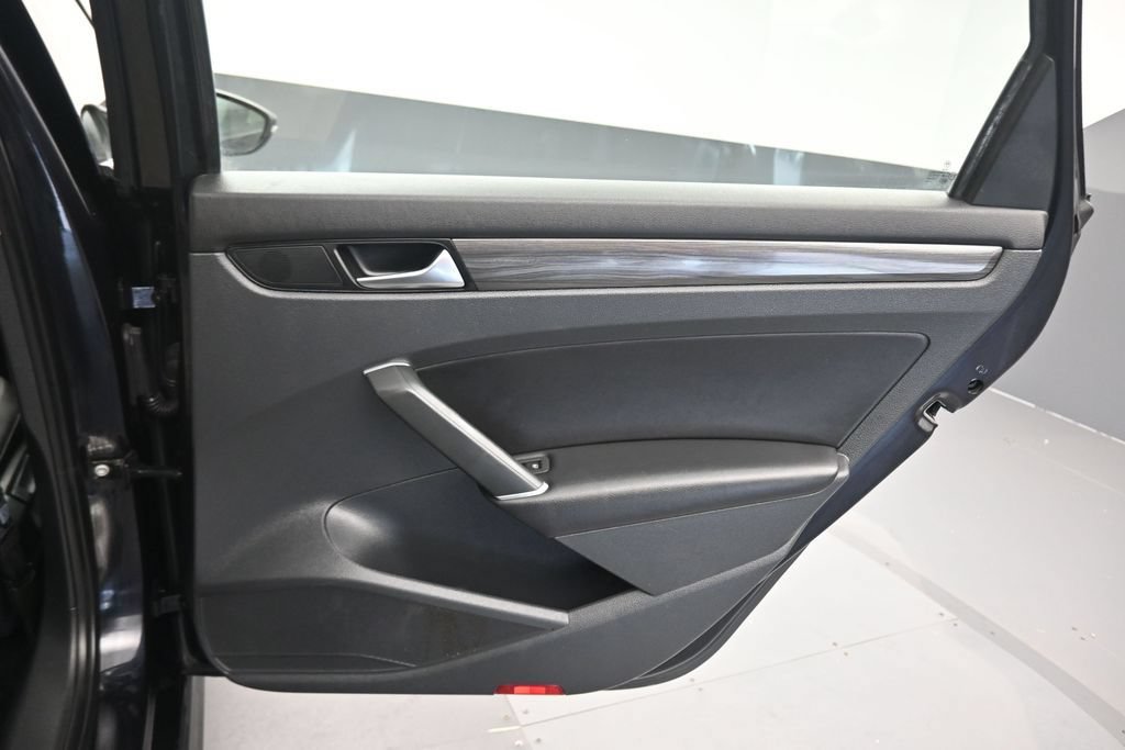 Used 2020 Volkswagen Passat 2.0T R-Line FWD image 37