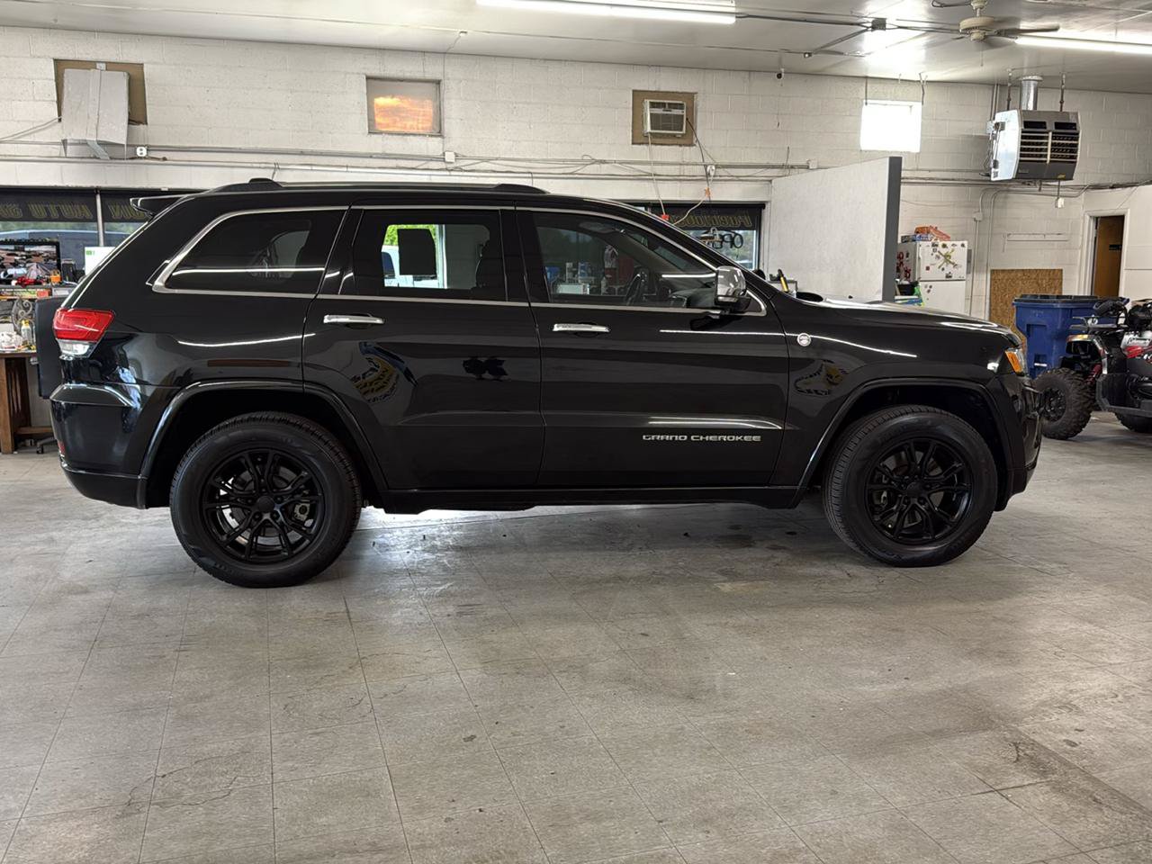 Used 2015 Jeep Grand Cherokee Overland AWD/4WD image 82