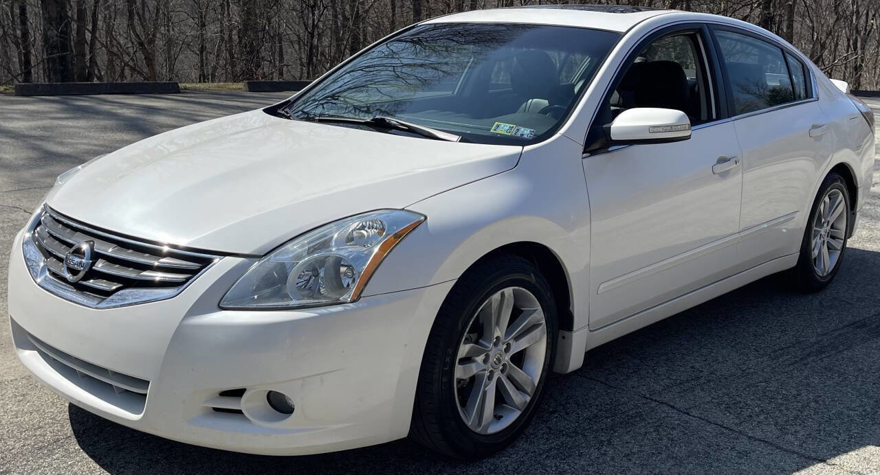 Used 2011 Nissan Altima 3.5 SR w/ 3.5SR Premium Pkg image 1