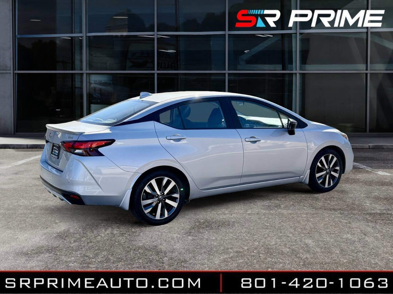 Used 2021 Nissan Versa SR image 4