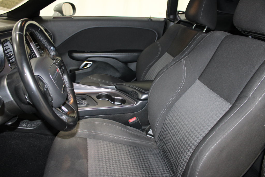 Used 2023 Dodge Challenger SXT RWD image 14