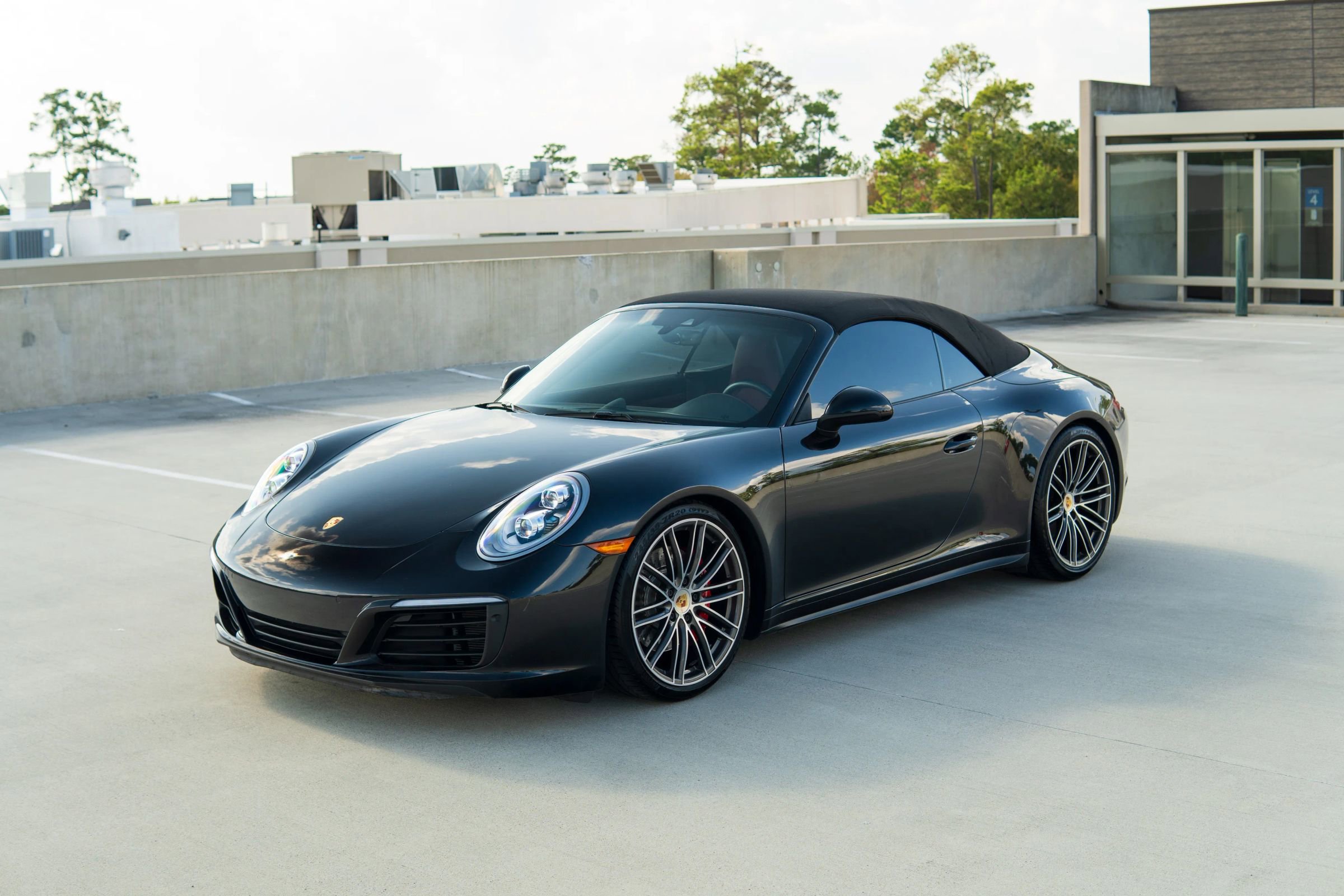 Used 2018 Porsche 911 Carrera 4S image 9