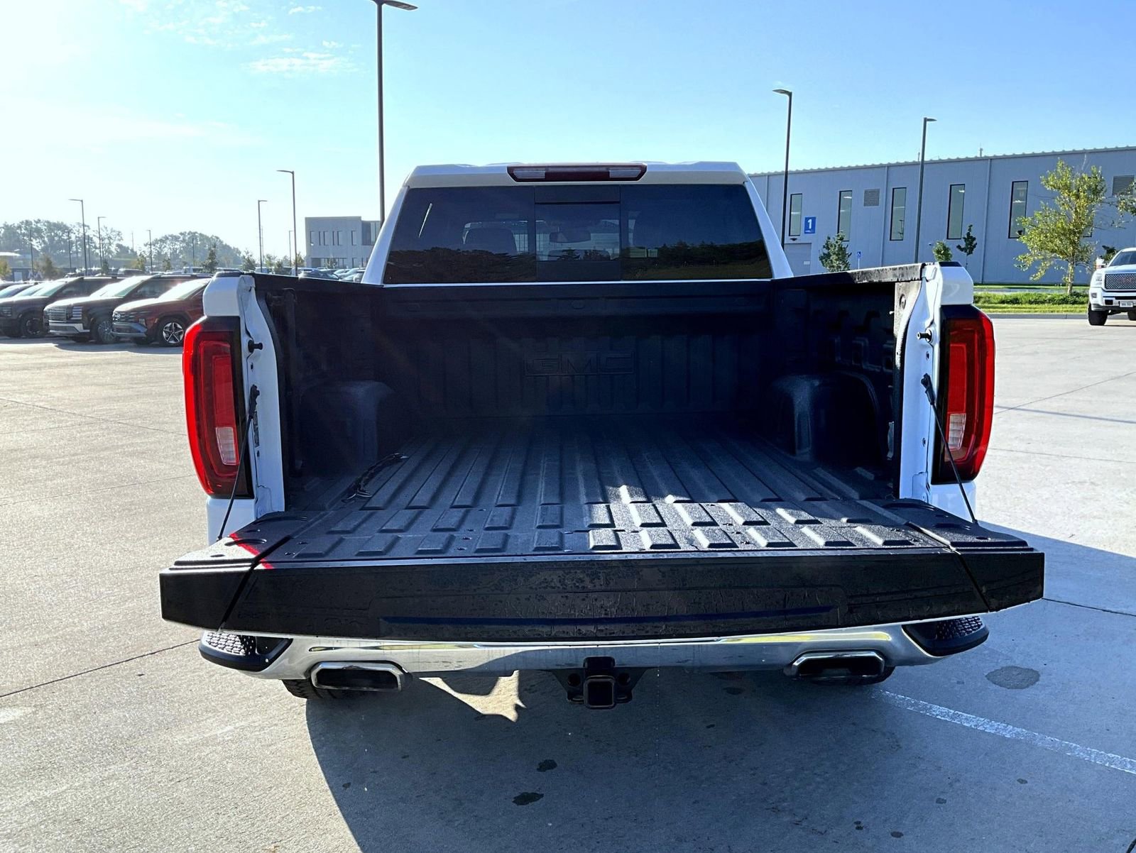 Used 2024 GMC Sierra 1500 SLT image 9