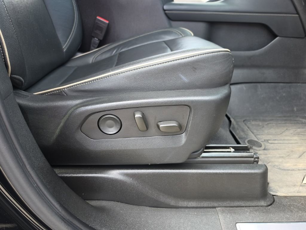 Used 2021 GMC Yukon XL SLT w/ SLT Premium Package image 29