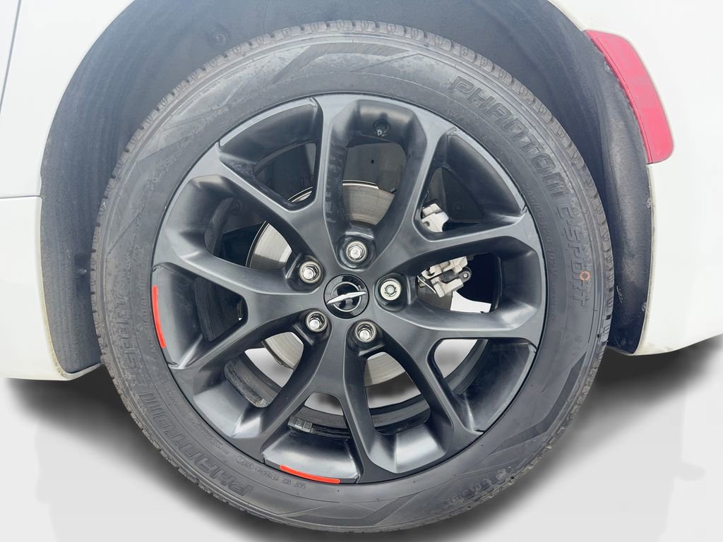 Used 2023 Chrysler Pacifica Limited w/ S Appearance Package FWD image 14