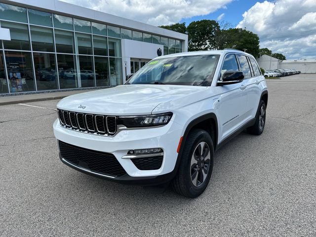 Used 2023 Jeep Grand Cherokee 4WD 4xe image 3