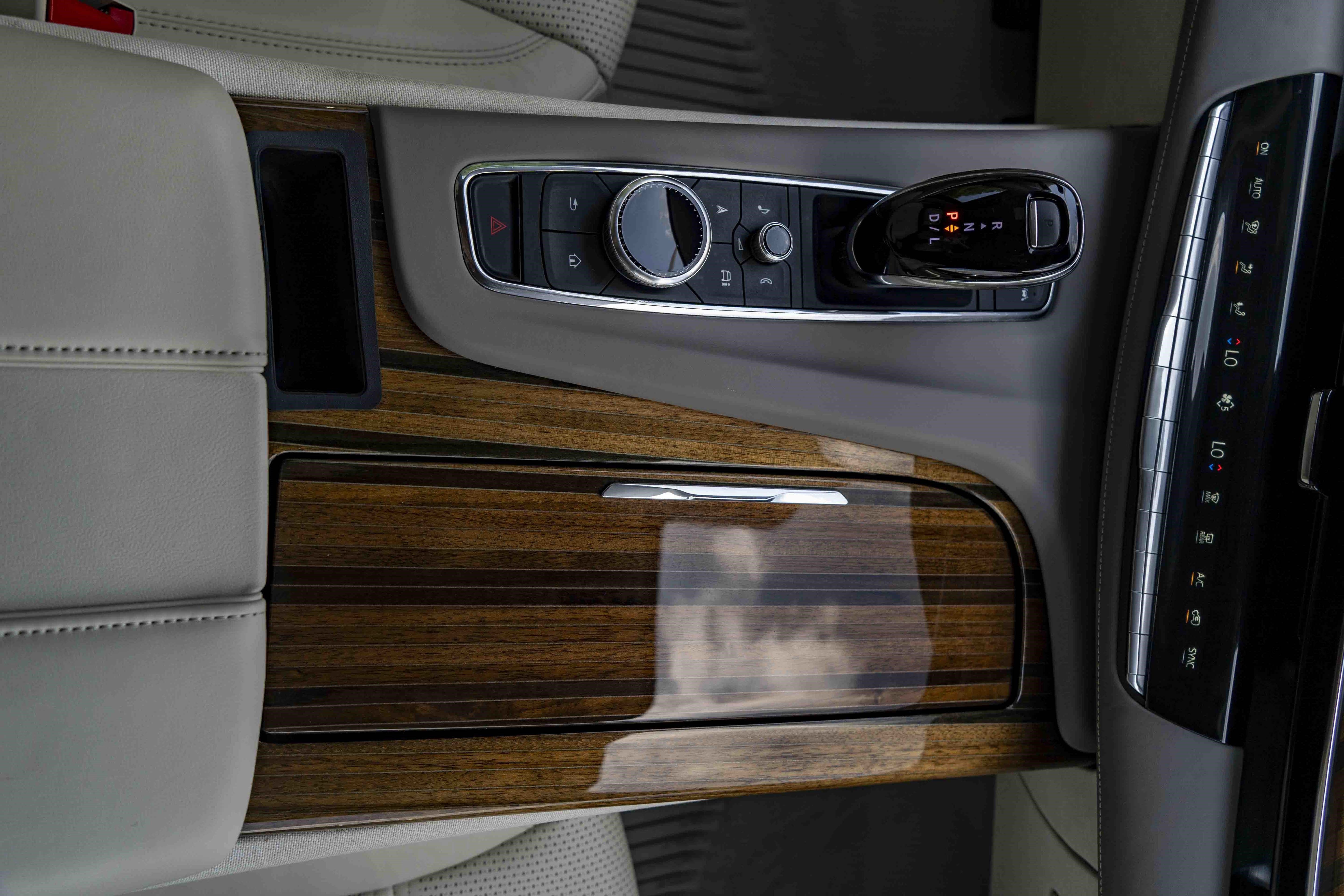 Used 2024 Cadillac Escalade Premium Luxury Platinum w/ LPO, Floor Liner Package AWD/4WD image 29