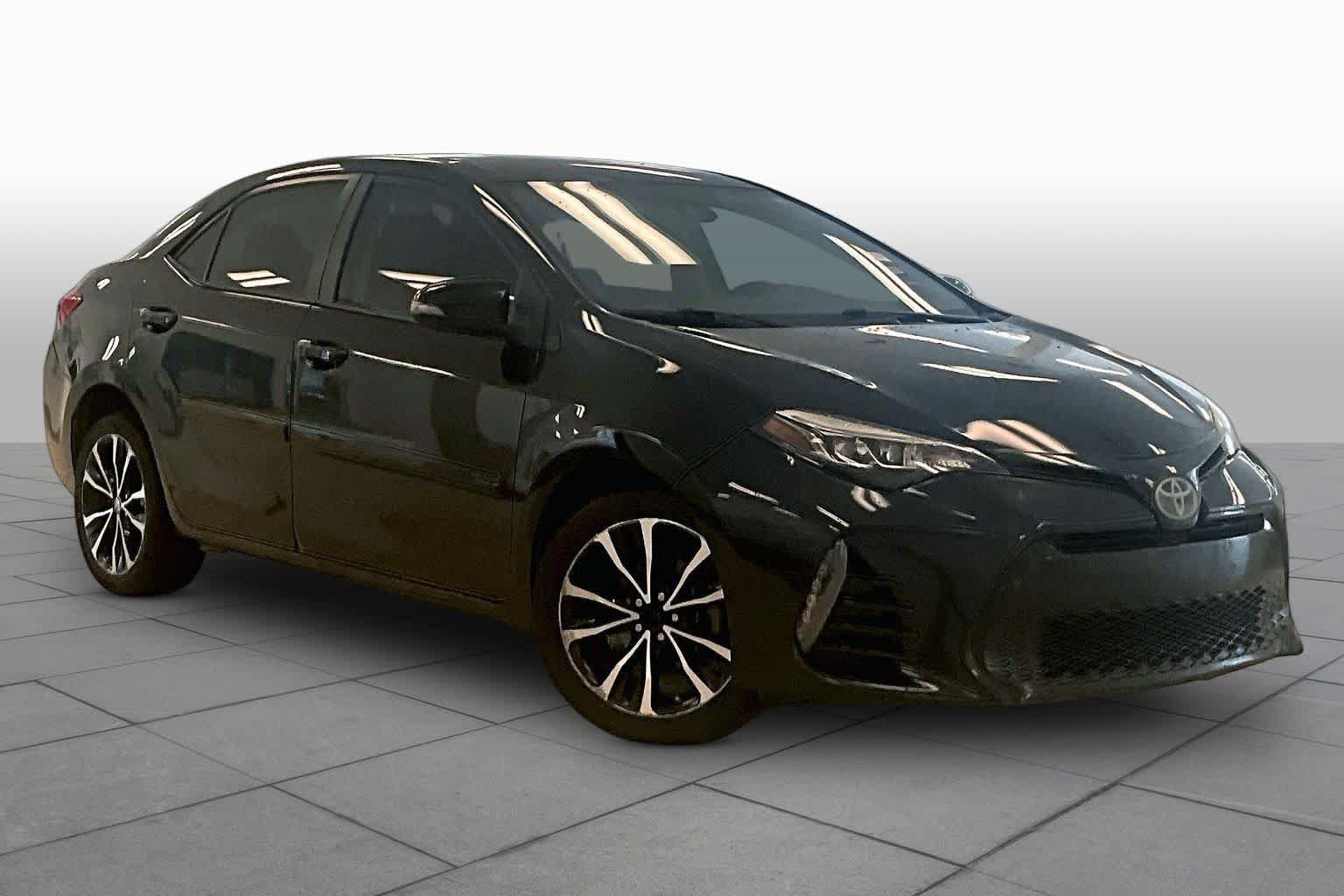 Used 2018 Toyota Corolla SE w/ Carpet Mat Package (TMS) FWD image 2