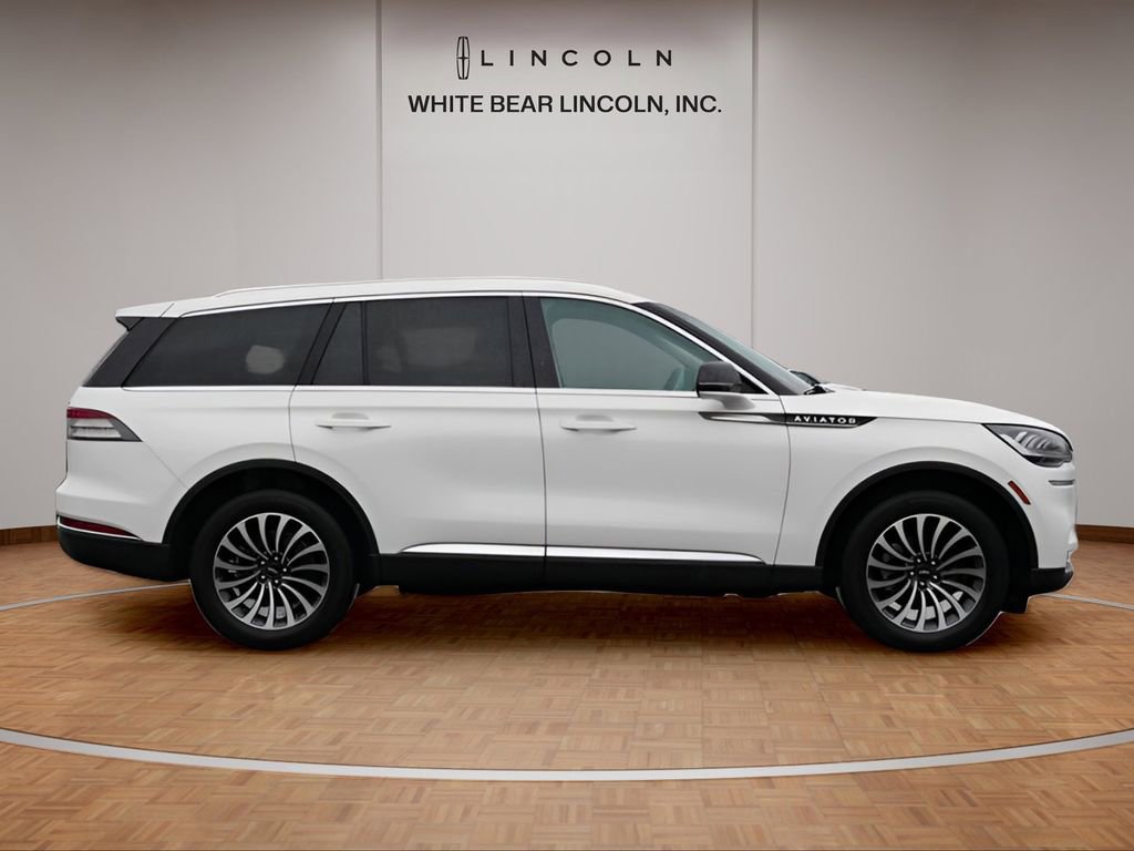 Used 2023 Lincoln Aviator AWD w/ Premium Package image 4