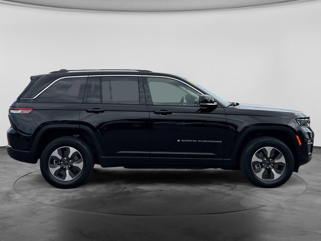 Used 2022 Jeep Grand Cherokee Limited 4xe w/ Luxury Tech Group II AWD/4WD image 11