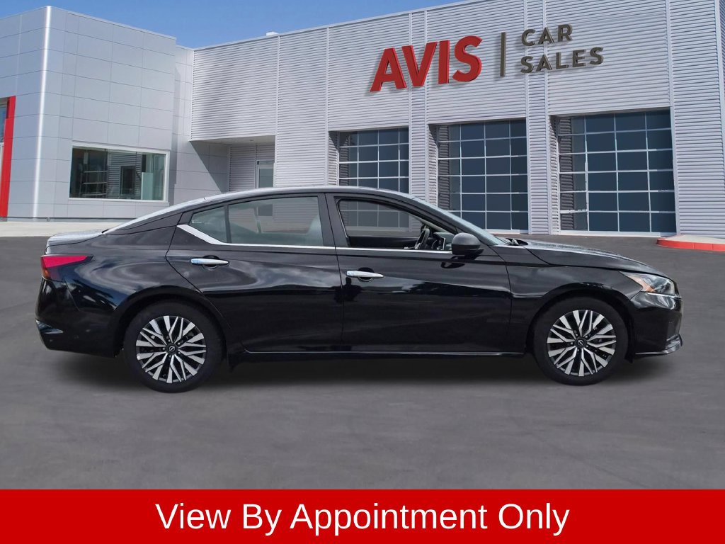 Used 2025 Nissan Altima 2.5 SV FWD image 5
