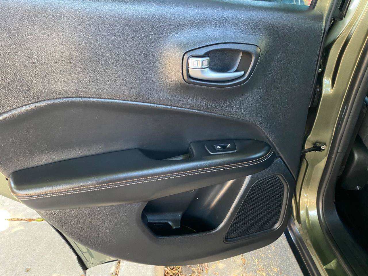Used 2018 Jeep Compass Sport AWD/4WD image 30